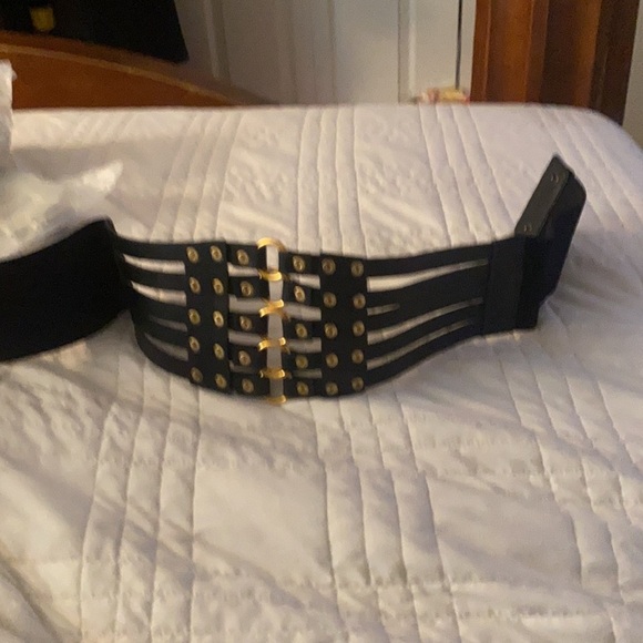 Black belt5 lines gold stripes - Picture 3 of 4